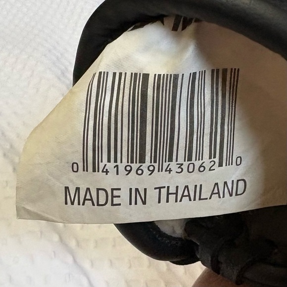 EUC Mizuno Prospect 10.5” Youth Ball Mitt Gray with Black Stitching RHT - Picture 7 of 7